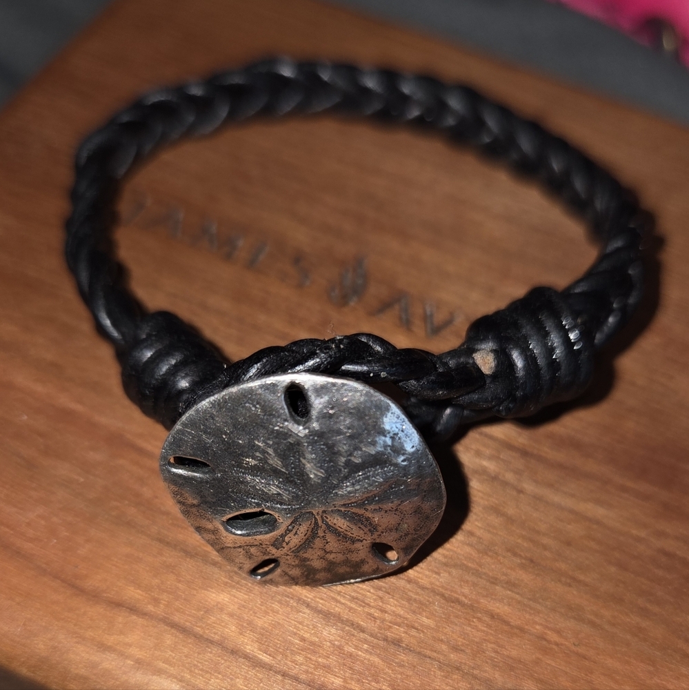 James Avery Retired Leather Btacelet With Sand Dollar Clasp